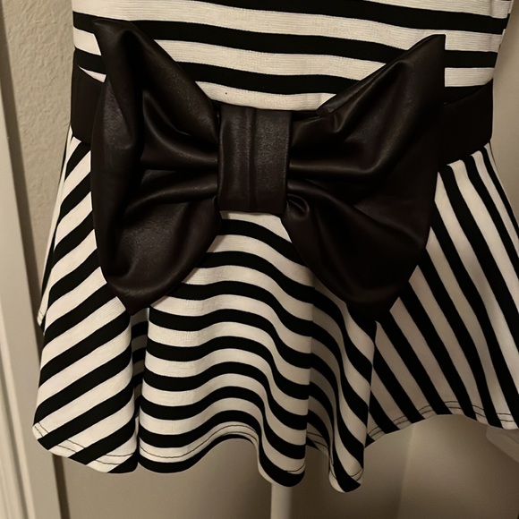 Women’s peplum  top with bow - Picture 2 of 4